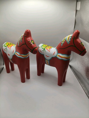 Dala horse set of 2 like new, traditional Swedish folk art