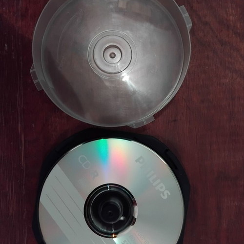 Blank CDs 700 MB, pack of 12 Maxell and Philips with cake box