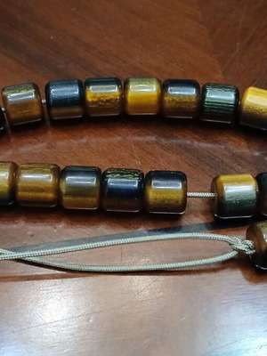 Worry beads resin 23 beads like new