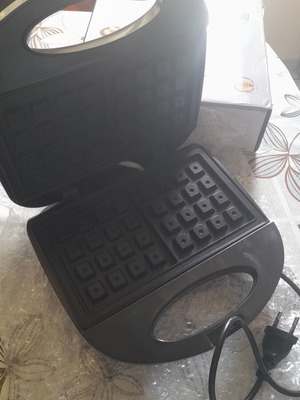 Waffle maker new