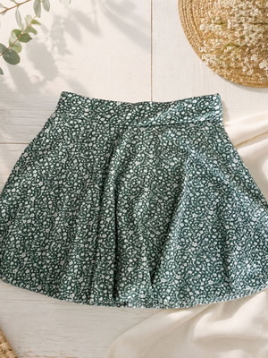 Green floral women's skirt with shorts small like new