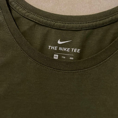 Nike Men T-Shirt XXL olive green Athlete Swoosh print Dri-Fit like new