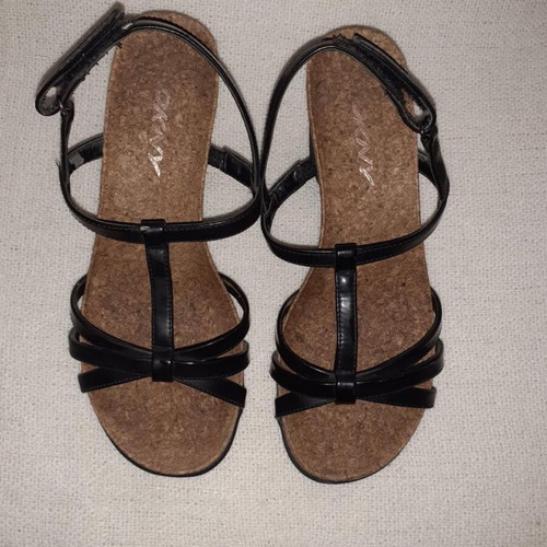 DKNY patent leather sandals like new, size 36, 8 cm heel