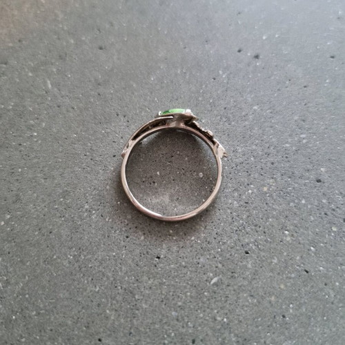 Vintage fashion ring with green cat's eye stone, new
