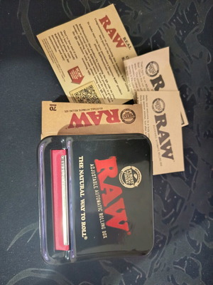 Raw Black Roll Box like new, black for cigarettes