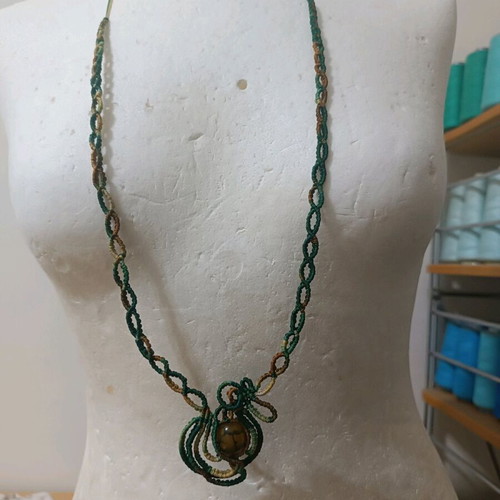 Macrame necklace with agate new, handmade