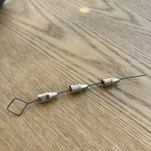 Heated desoldering pump with spare tips