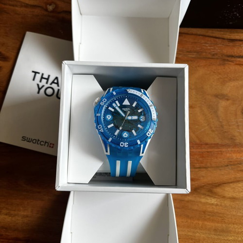 Swatch Scubaqua Blue Fire SSCU09S100 watch like new, unisex, white and turquoise