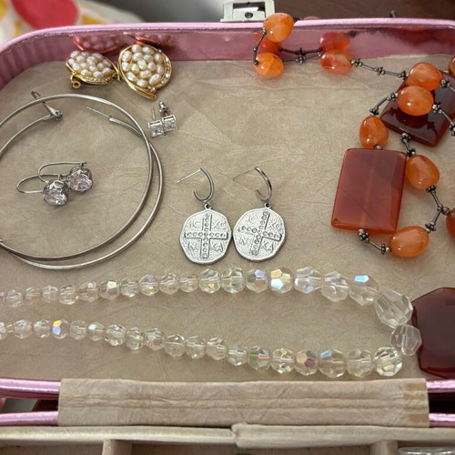 Jewelry set with earrings, 2 necklaces and unused nose piercing like new