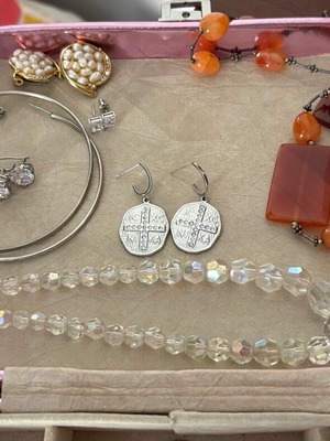 Jewelry set with earrings, 2 necklaces and unused nose piercing like new