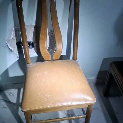Chairs like new, pack of 5, made of good wood