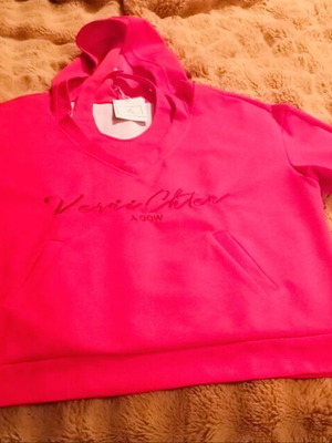 Нов червен суитшърт с качулка XL с бродирано лого