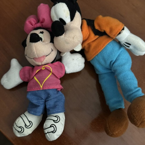 Goofy and Minnie plush toys used