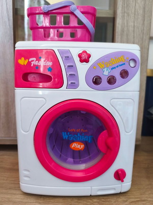 Washing machine and laundry basket set used for role-play