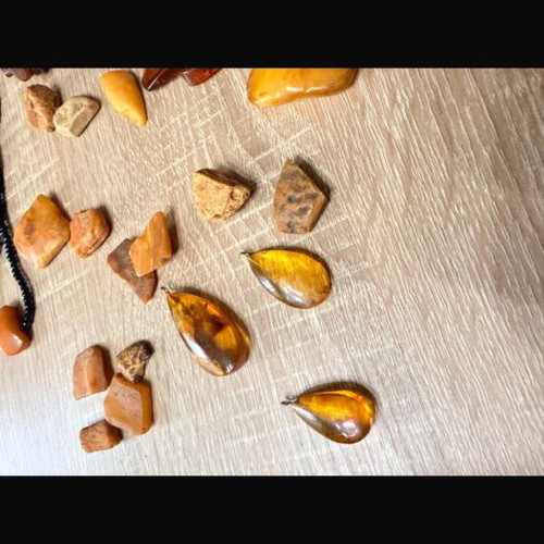 Amber lot used, pendants, raw pieces and necklace with pendant