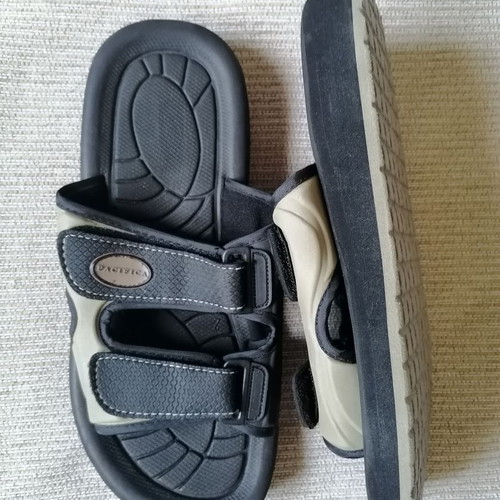 Men's sandals size 42, new, lightweight with Velcro straps