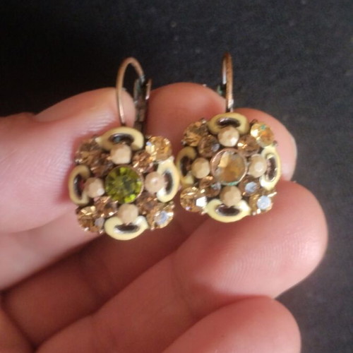 Vintage earrings used, clip-on with missing stone