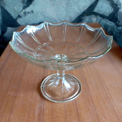 Glass Pedestal Fruit Bowl like new, vintage style