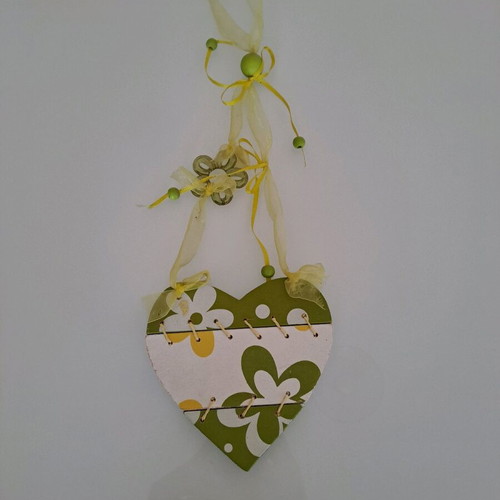 Wooden hanging decoration set used, 5 pieces with butterfly, flower, hearts, seashells