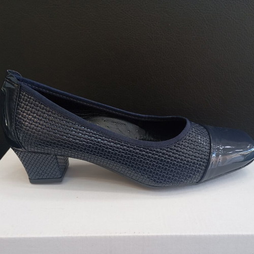 Leon blue low heel pumps with anatomical sole