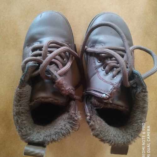 Boys' boots size 26 with fur, like new, brown