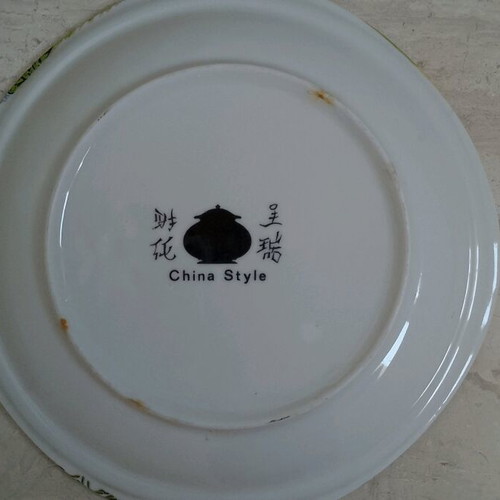Decorative plate with Chinese style design like new