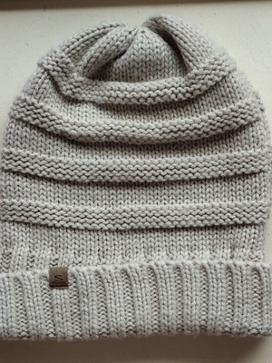 Stamion knitted hat used, ecru acrylic, one size