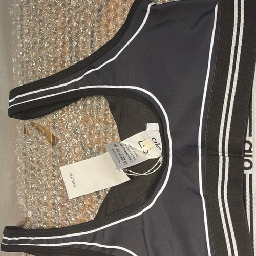 Alo Yoga Set new with scrunch bum leggings in black and white