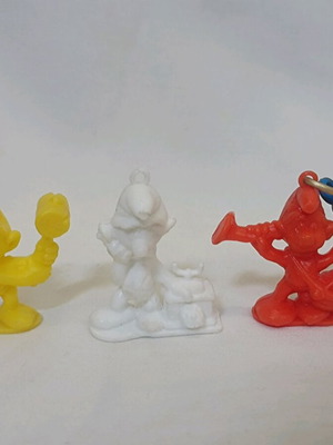 Smurfs figures used, pack of 3 from Laki Cap ice cream
