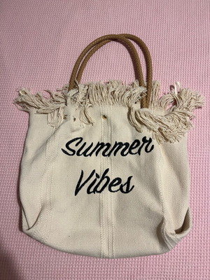 Summer bag with magnetic clasp like new, beige shoulder style