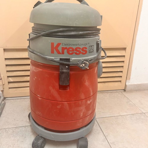 Grinding machine dust collector with pole and Flex vacuum used