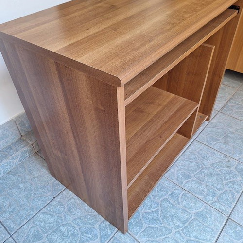 Small wooden computer desk like new, compact with shelves