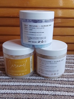Body wash and scrub set like new with fresh, caramel, cappuccino scents