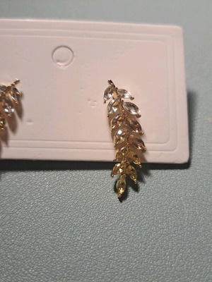 Earrings new, gold-colored