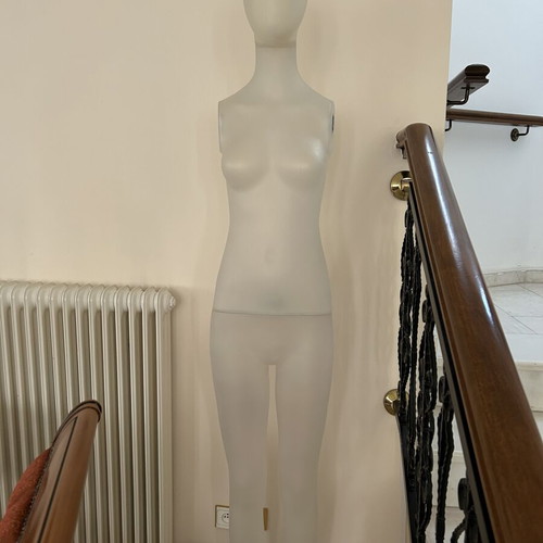 Display mannequin like new with hands included