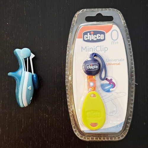 Chicco 0+ pacifier clip with gift baby nail clipper
