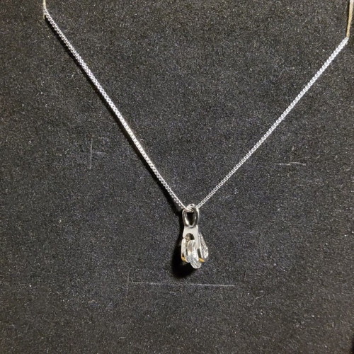 Necklace new silver with diamond-shaped like a wheel