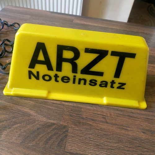 Arzt Noteinsatz sign used