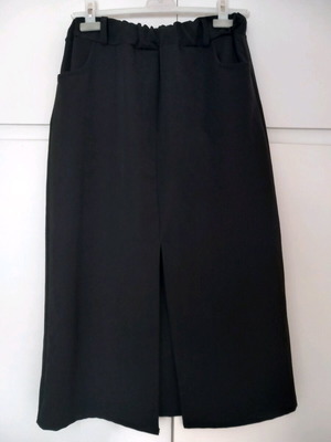 Black skirt with front slit like new, size M