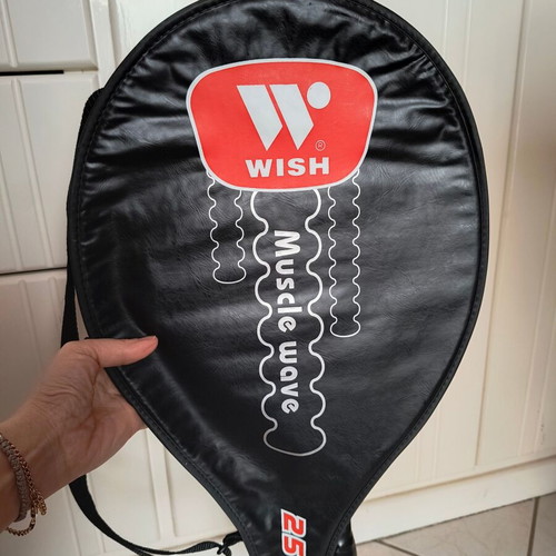 Wish Muscle Wave lightweight racket used for beginners