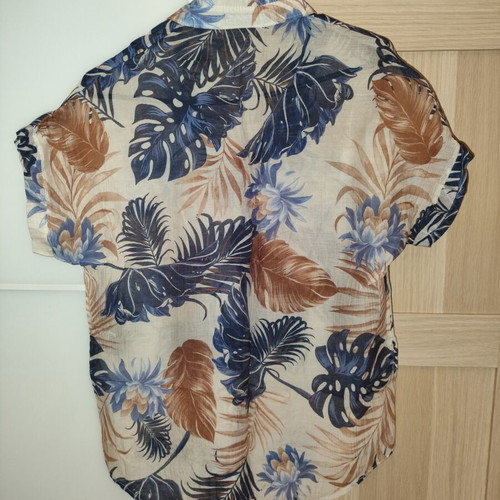 T-shirt multicolor size M like new