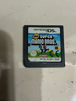 Super Mario Bros cartridge in excellent condition
