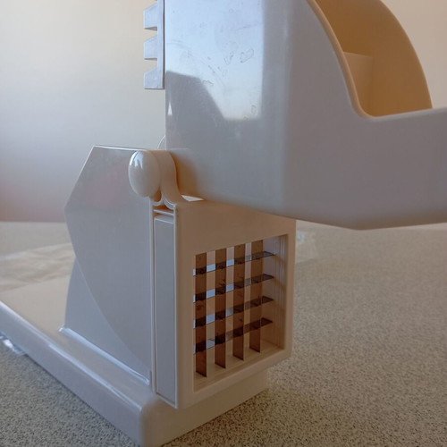 Leifheit vegetable cutter like new with non-slip base