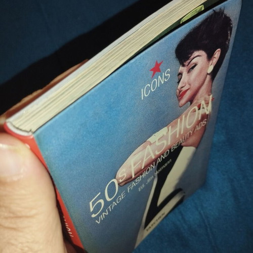50s Fashion Taschen Icons book like new, Jim Heimann