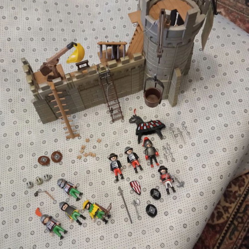 Vintage Playmobil 3888 Castle Defenders set like new
