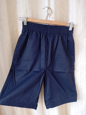 Hipster Bermuda shorts like new, blue canvas with pockets