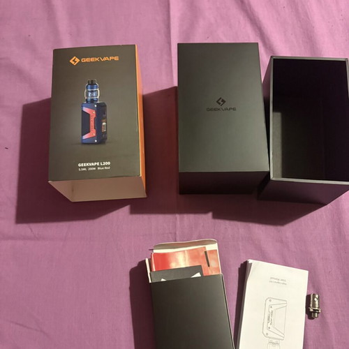 Geek Vape Aegis Legend 2 L200 like new with two flavors and rechargeable batteries