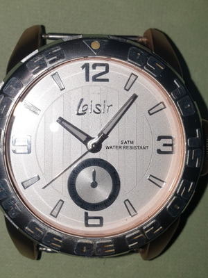 Loisir watch dial used without strap
