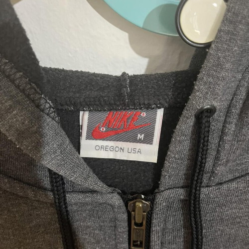 Nike sleeveless jacket gray, like new, medium to large fit