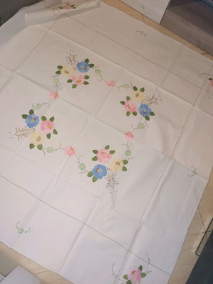 Tablecloth set with napkins new